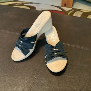 Ladies Tuscany by Easy Street sandals